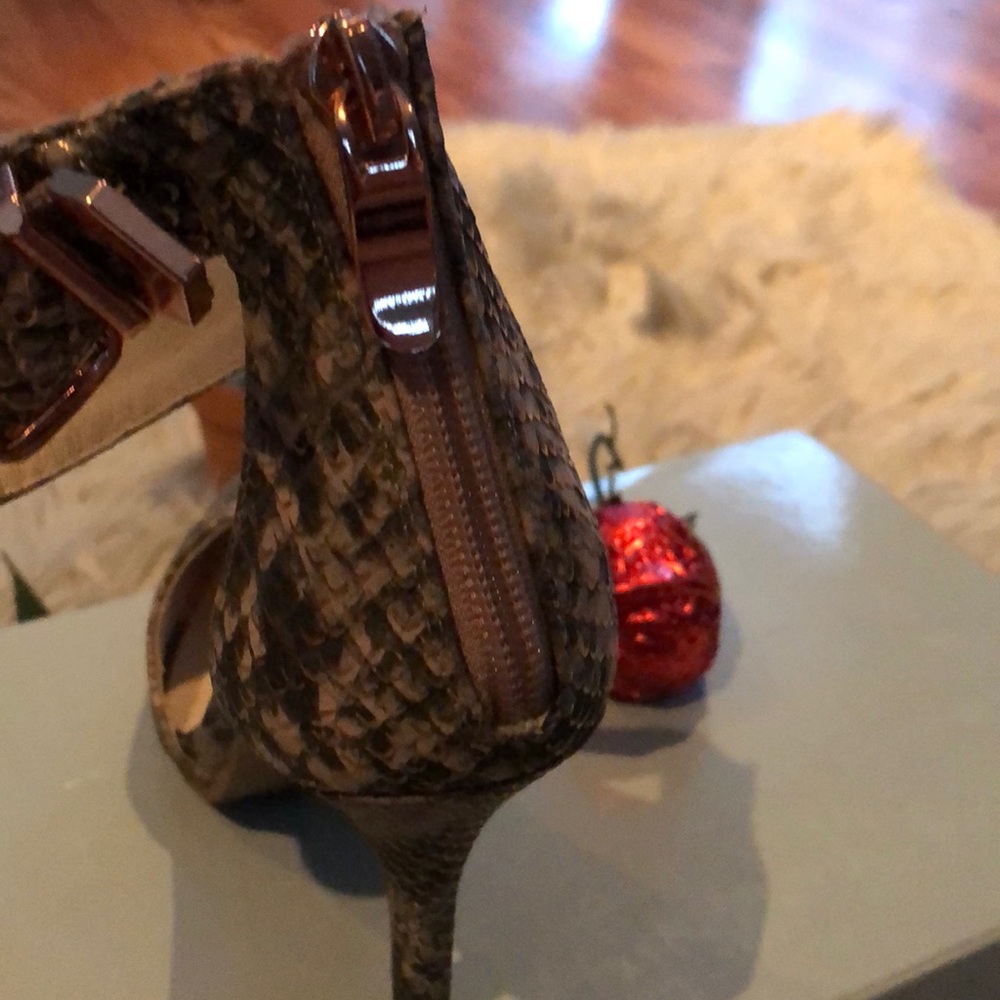 Heels - Picture 6 of 6